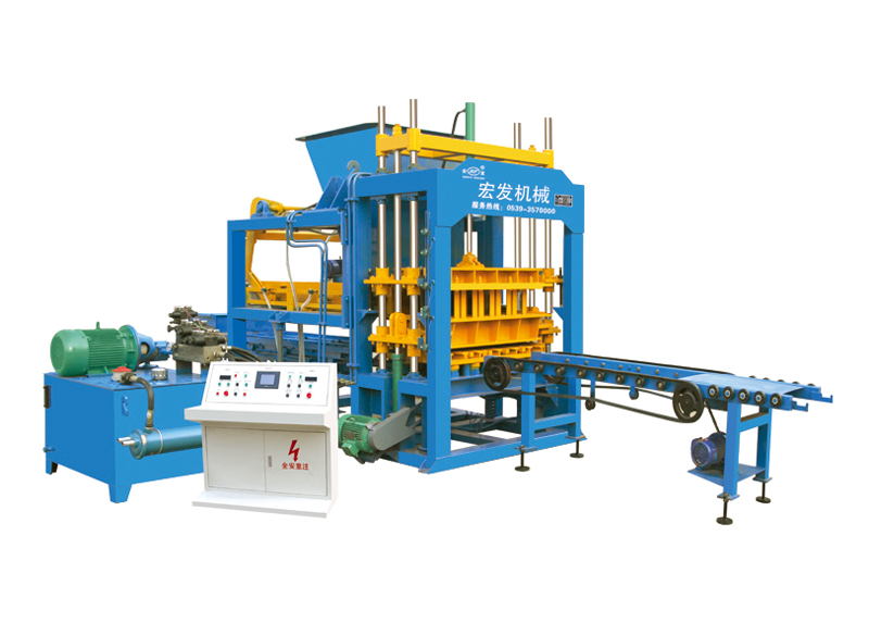 QT5-15型砌塊成型機